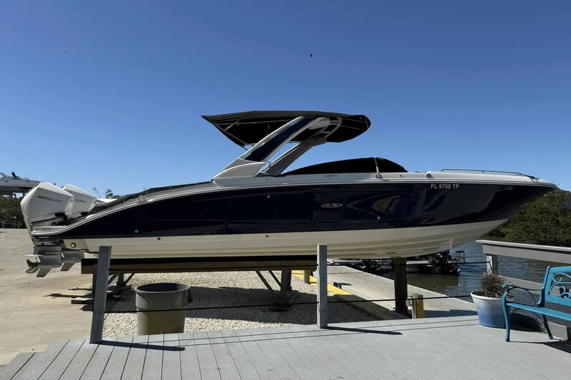 Slide: The Image of Sea Ray SDX 290 Outboard 2024 - 6