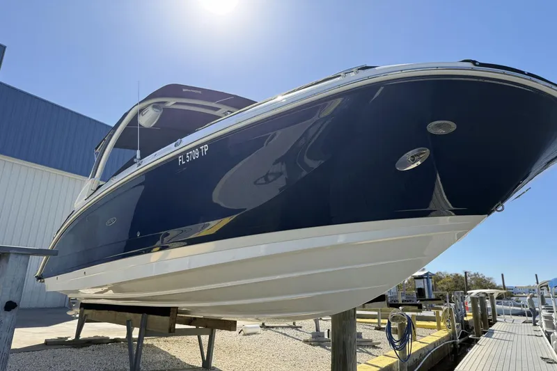 Slide: The Image of Sea Ray SDX 290 Outboard 2024 - 7