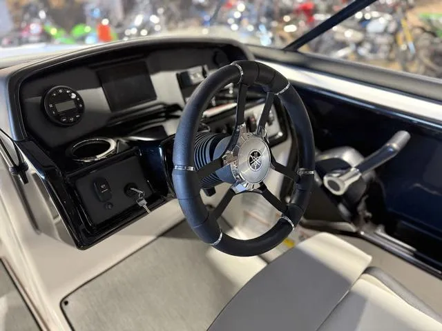 Slide: The Image of Yamaha SX195 2025 - 10