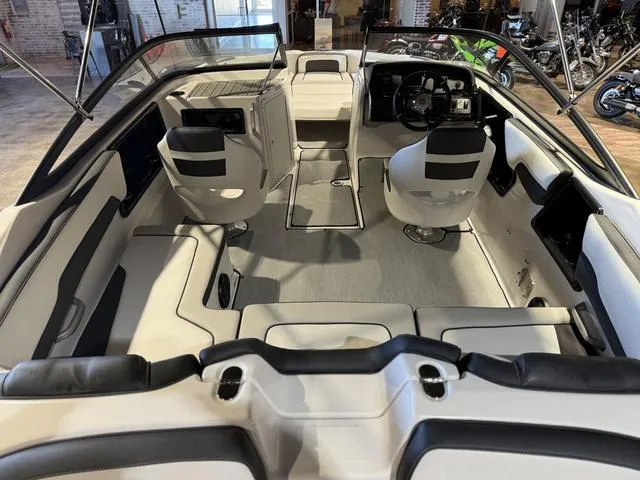 Slide: The Image of Yamaha SX195 2025 - 5