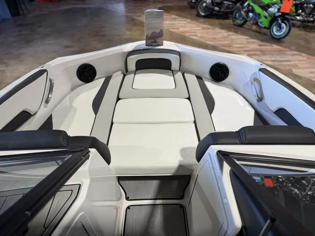 Slide: The Image of Yamaha SX195 2025 - 7