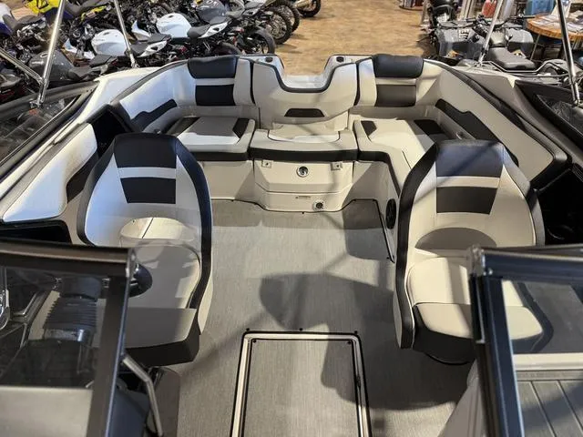 Slide: The Image of Yamaha SX195 2025 - 8