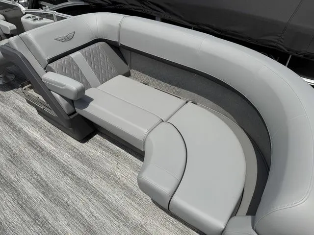 Slide: The Image of Bennington M Swingback 22 MSB Pontoon 2025 - 10