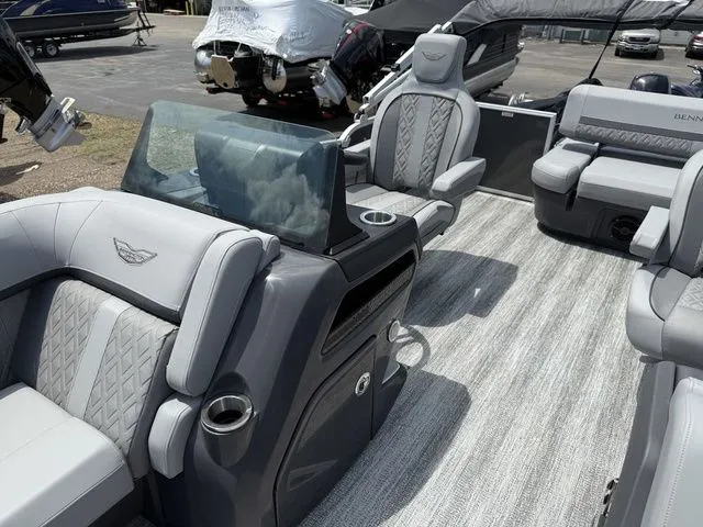 Slide: The Image of Bennington M Swingback 22 MSB Pontoon 2025 - 12