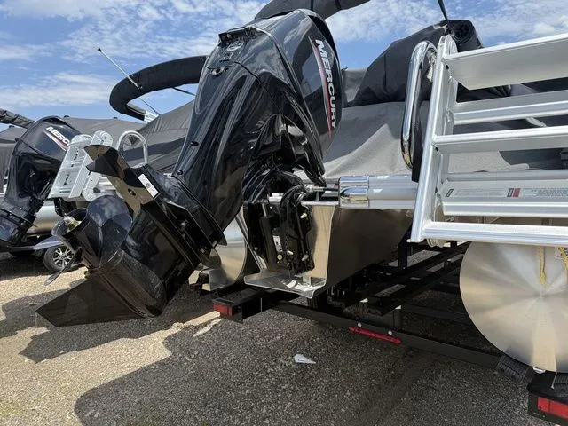 Slide: The Image of Bennington M Swingback 22 MSB Pontoon 2025 - 6