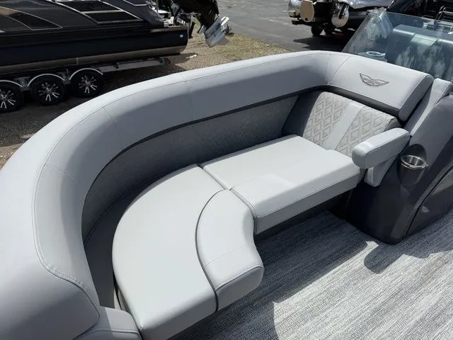 Slide: The Image of Bennington M Swingback 22 MSB Pontoon 2025 - 8