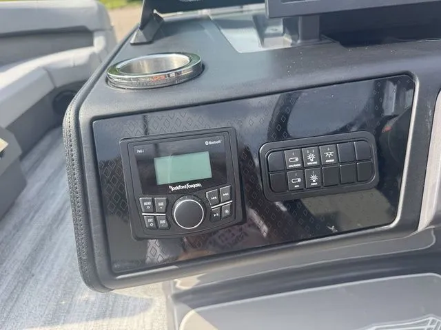 Slide: The Image of Bennington M Swingback 22 MSB Pontoon 2025 - 15