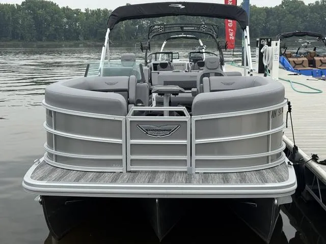 Slide: The Image of Bennington M Swingback 22 MSB Tritoon 2025 - 2