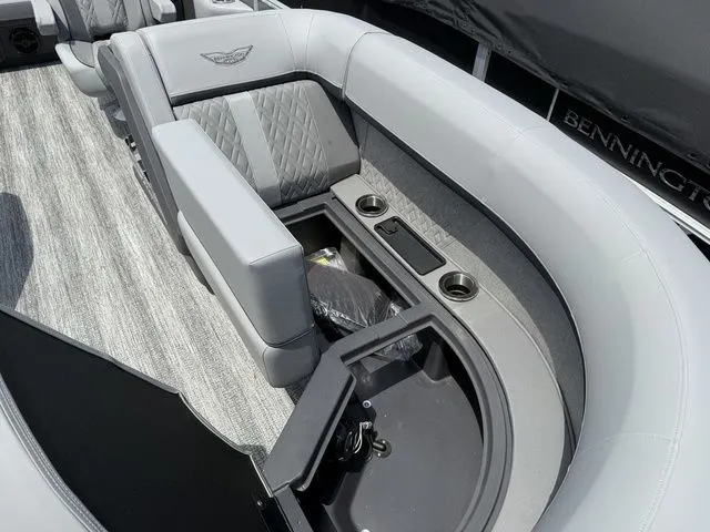 Slide: The Image of Bennington M Swingback 22 MSB Pontoon 2025 - 11