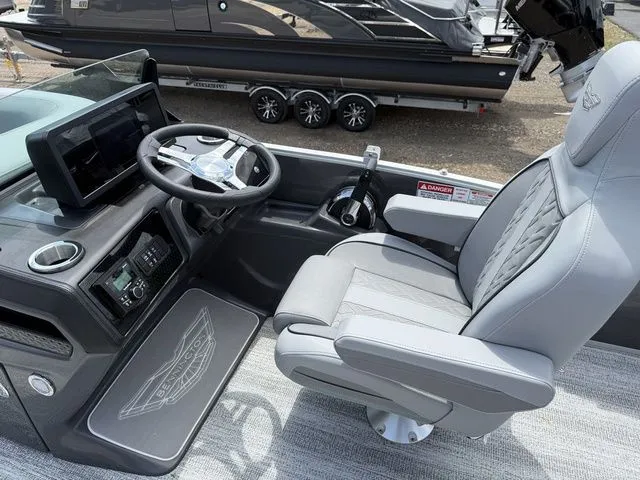 Slide: The Image of Bennington M Swingback 22 MSB Pontoon 2025 - 14