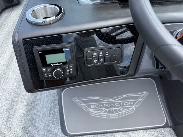 Slide: The Image of Bennington M Swingback 22 MSB Pontoon 2025 - 16