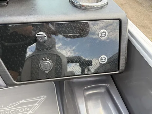 Slide: The Image of Bennington M Swingback 22 MSB Pontoon 2025 - 18