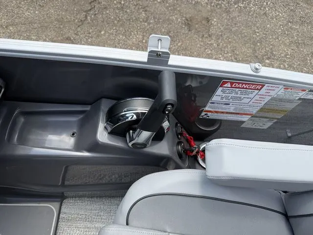 Slide: The Image of Bennington M Swingback 22 MSB Pontoon 2025 - 19