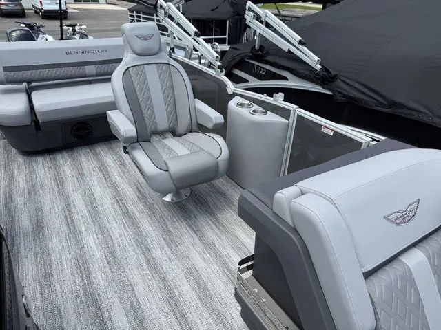Slide: The Image of Bennington M Swingback 22 MSB Pontoon 2025 - 21