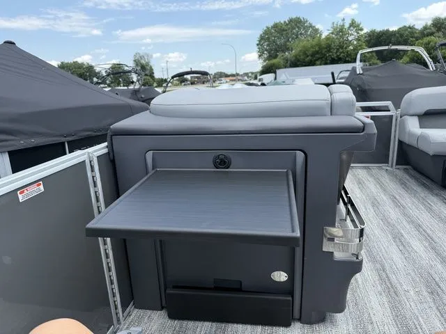 Slide: The Image of Bennington M Swingback 22 MSB Pontoon 2025 - 24