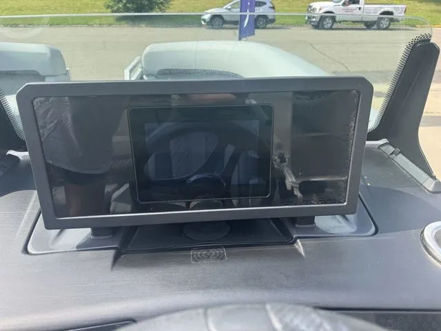 Slide: The Image of Bennington M Swingback 22 MSB Pontoon 2025 - 16