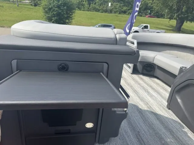 Slide: The Image of Bennington M Swingback 22 MSB Pontoon 2025 - 20