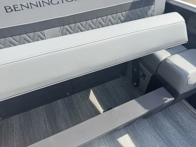 Slide: The Image of Bennington M Swingback 22 MSB Pontoon 2025 - 24