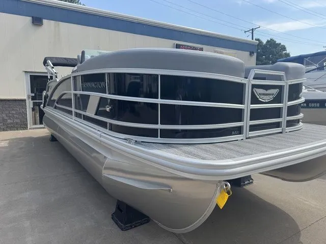Slide: The Image of Bennington M Swingback 22 MSB Pontoon 2025 - 3