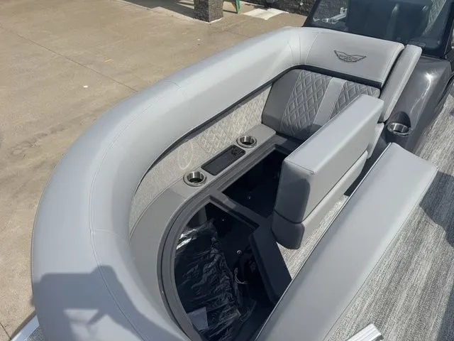 Slide: The Image of Bennington M Swingback 22 MSB Pontoon 2025 - 9