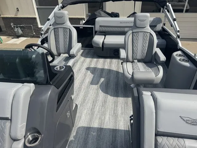 Slide: The Image of Bennington M Swingback 22 MSB Pontoon 2025 - 10