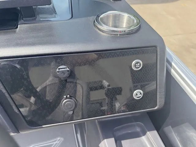 Slide: The Image of Bennington M Swingback 22 MSB Pontoon 2025 - 17