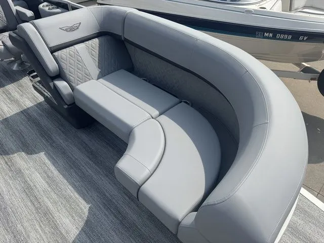 Slide: The Image of Bennington M Swingback 22 MSB Pontoon 2025 - 6