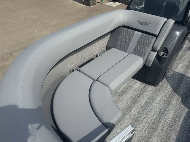 Slide: The Image of Bennington M Swingback 22 MSB Pontoon 2025 - 8