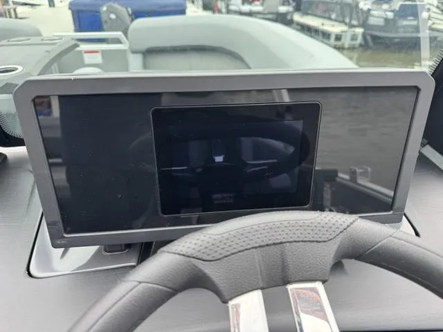 Slide: The Image of Bennington M Swingback 22 MSB Tritoon 2025 - 12