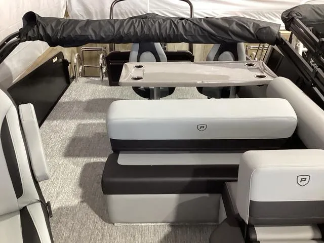 Slide: The Image of Premier 230 Sunsation RS 2025 - 1