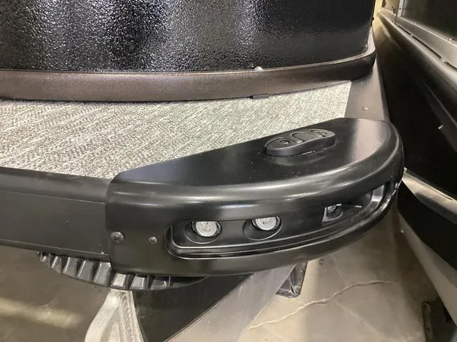 Slide: The Image of Premier 230 Sunsation RS 2025 - 10