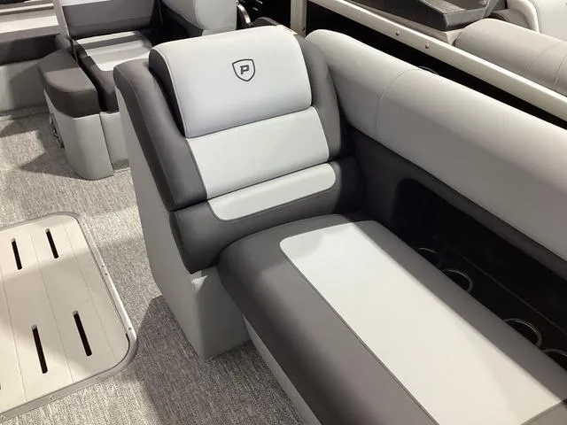 Slide: The Image of Premier 230 Sunsation RS 2025 - 13