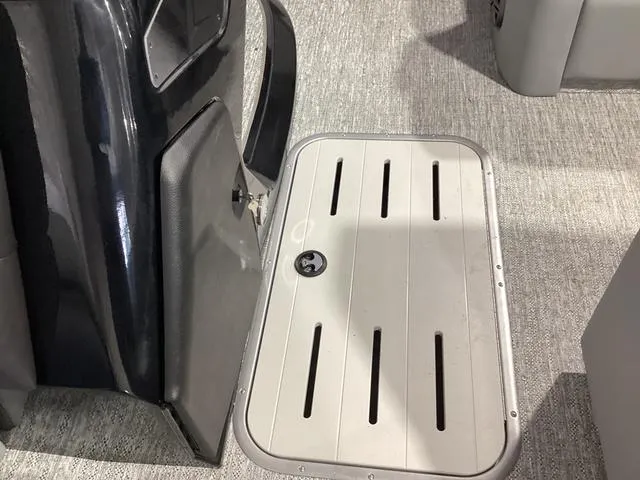 Slide: The Image of Premier 230 Sunsation RS 2025 - 14