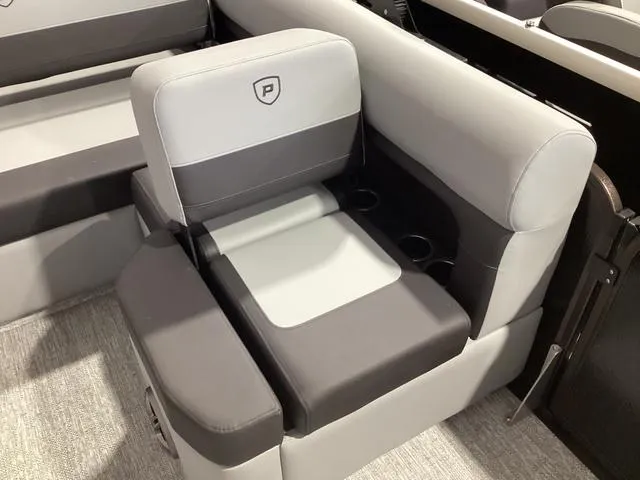 Slide: The Image of Premier 230 Sunsation RS 2025 - 15