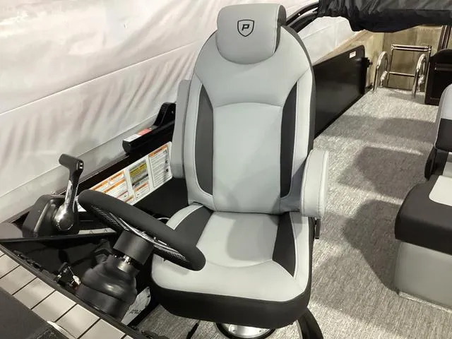 Slide: The Image of Premier 230 Sunsation RS 2025 - 16