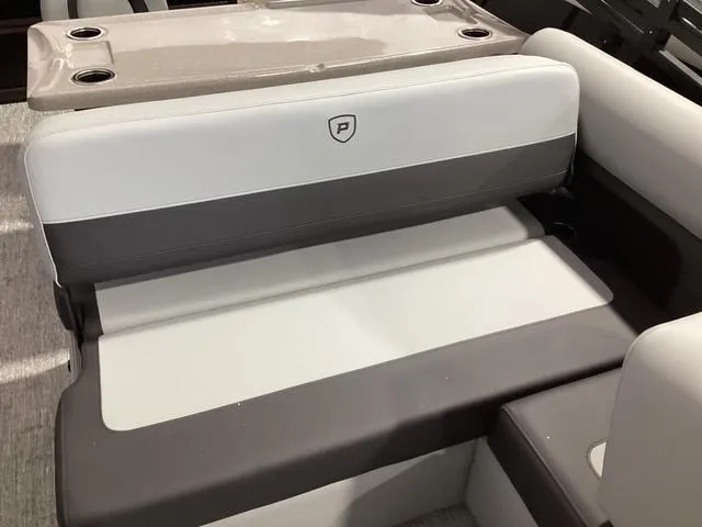 Slide: The Image of Premier 230 Sunsation RS 2025 - 18