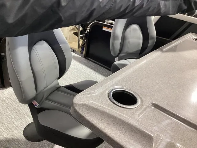 Slide: The Image of Premier 230 Sunsation RS 2025 - 19