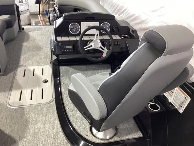 Slide: The Image of Premier 230 Sunsation RS 2025 - 24