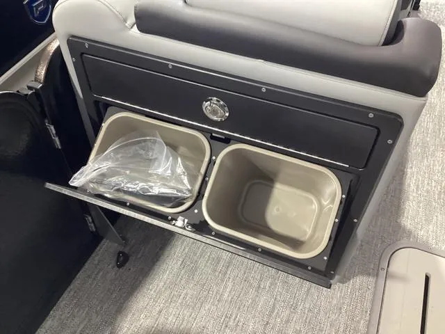 Slide: The Image of Premier 230 Sunsation RS 2025 - 27