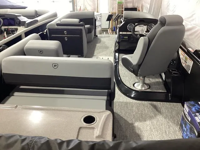 Slide: The Image of Premier 230 Sunsation RS 2025 - 32