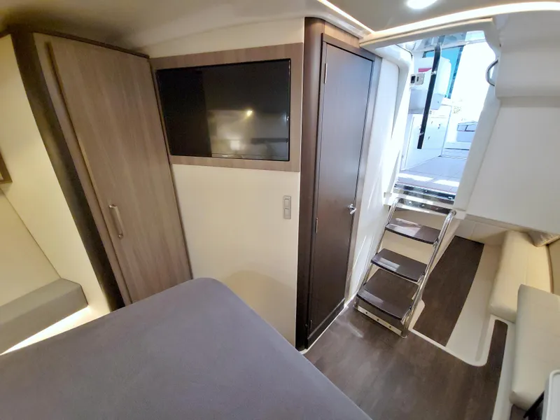 Slide: The Image of Regal 36 XO 2021 - 54