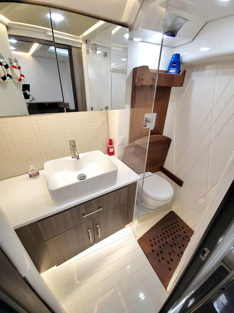 Slide: The Image of Regal 36 XO 2021 - 56