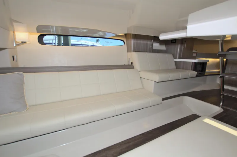 Slide: The Image of Regal 36 XO 2021 - 62