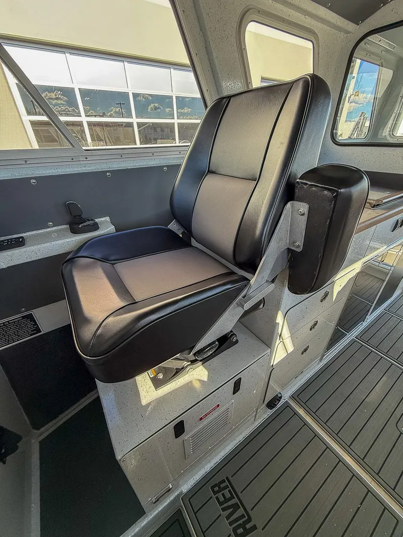 Slide: The Image of North River 32 Endurance 2026 - 13