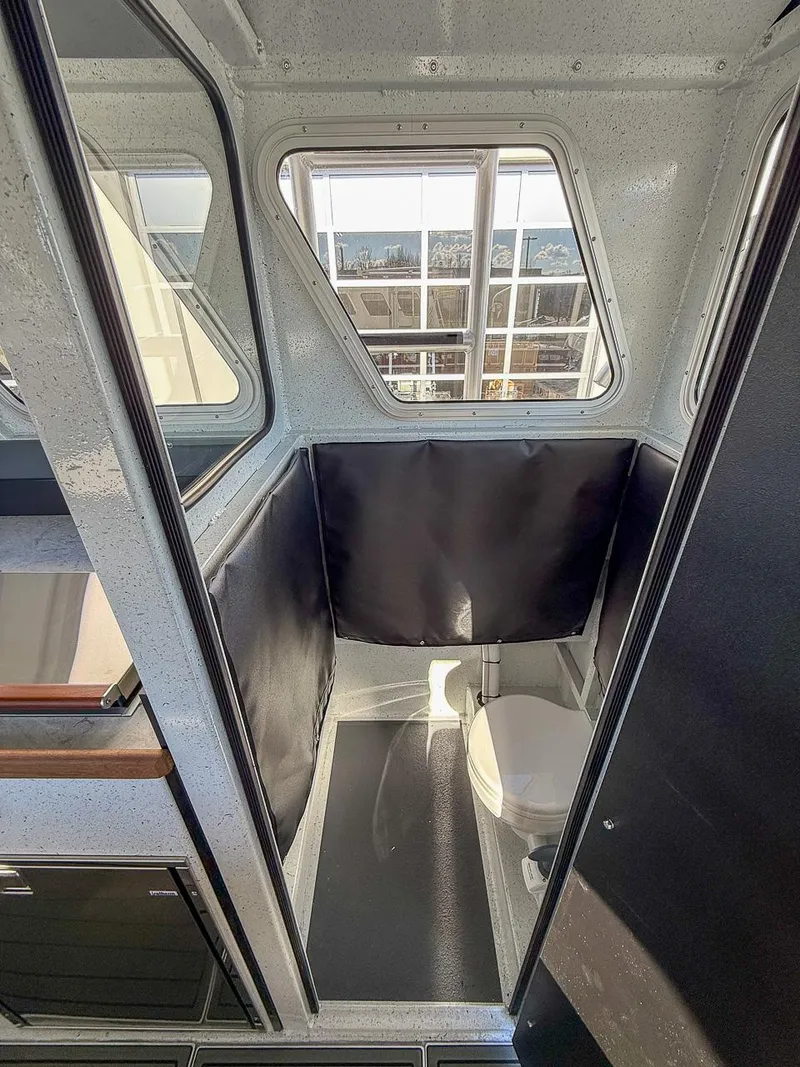 Slide: The Image of North River 32 Endurance 2026 - 16