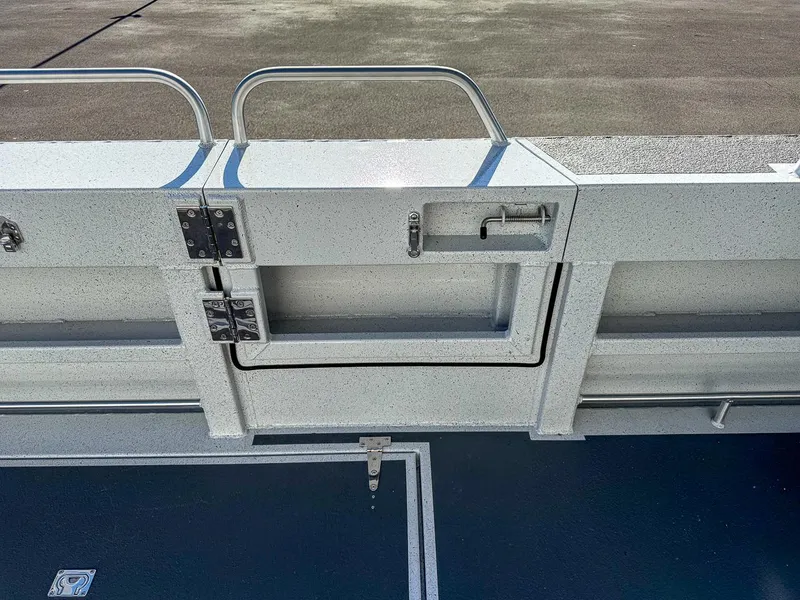 Slide: The Image of North River 32 Endurance 2026 - 22