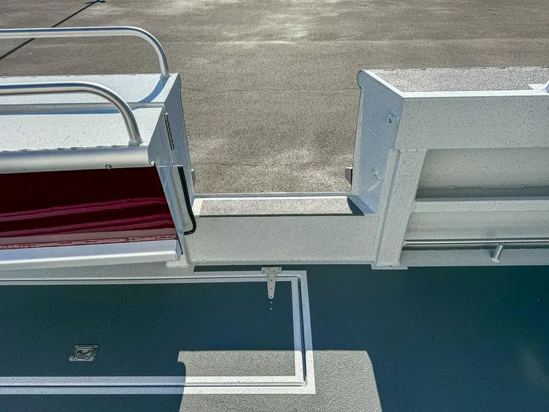 Slide: The Image of North River 32 Endurance 2026 - 23