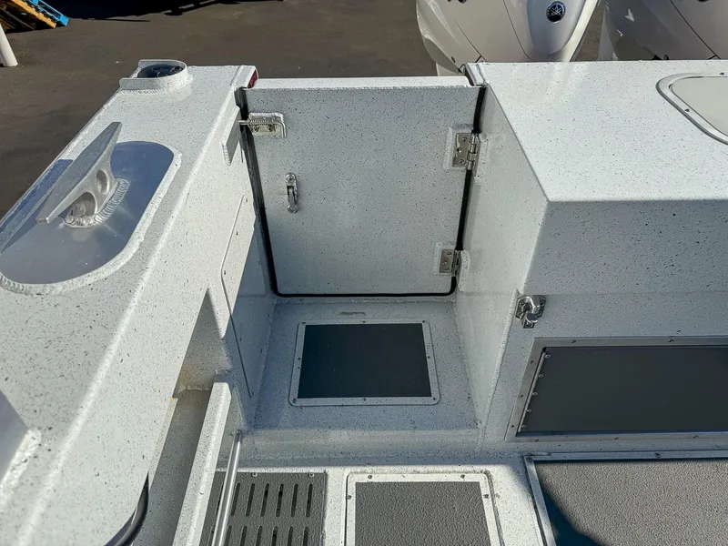 Slide: The Image of North River 32 Endurance 2026 - 26