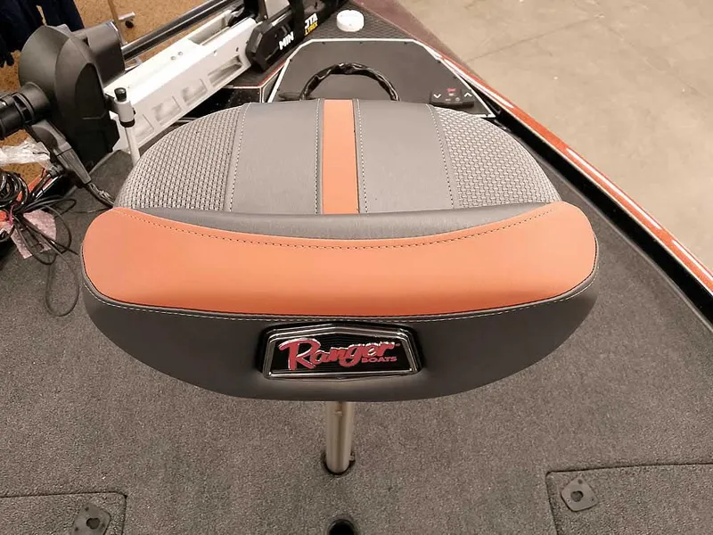 Slide: The Image of 2025 Ranger Z520 SC boat seat with brown and gray upholstery. - 20
