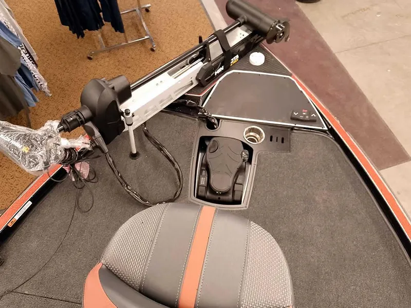 Slide: The Image of 2025 Ranger Z520 SC boat deck with trolling motor and seat. - 21